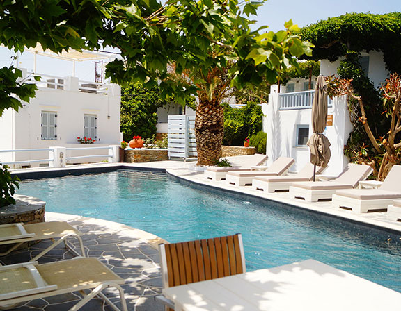 The pool area of hotel Petali